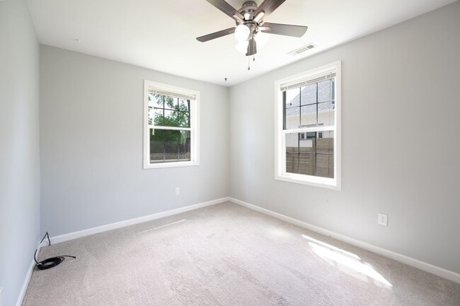 Building Photo - LOOK NO FURTHER THAN THIS INGLEWOOD CHARMER!