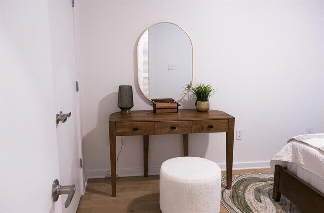 Building Photo - 2505 Thornton Rd