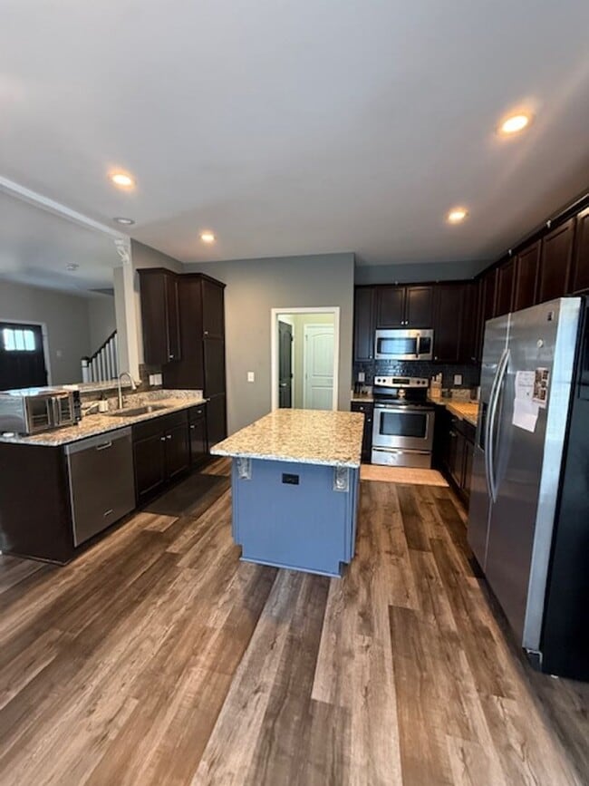 Building Photo - Welcome to Williamsburg Plantation!