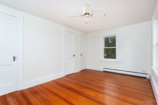 Building Photo - 31 Hillandale Rd