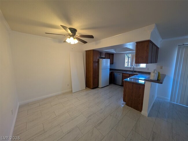 Building Photo - 7200 W Pirates Cove Rd