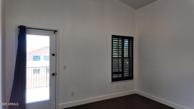 Building Photo - 4414 W Donner Dr