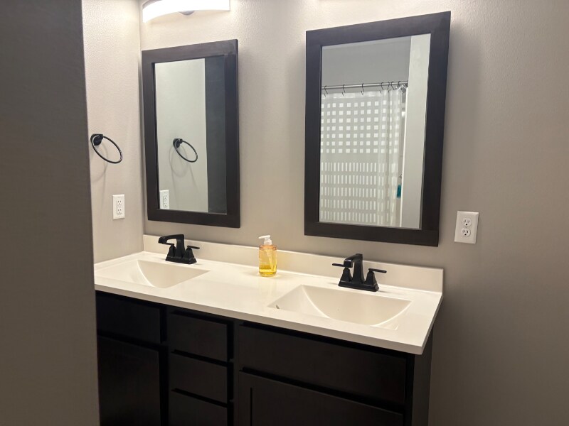 Building Photo - 1304 Legend Dr