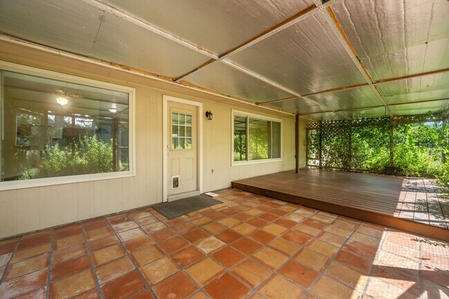 Building Photo - 19907 Lions Gate Dr