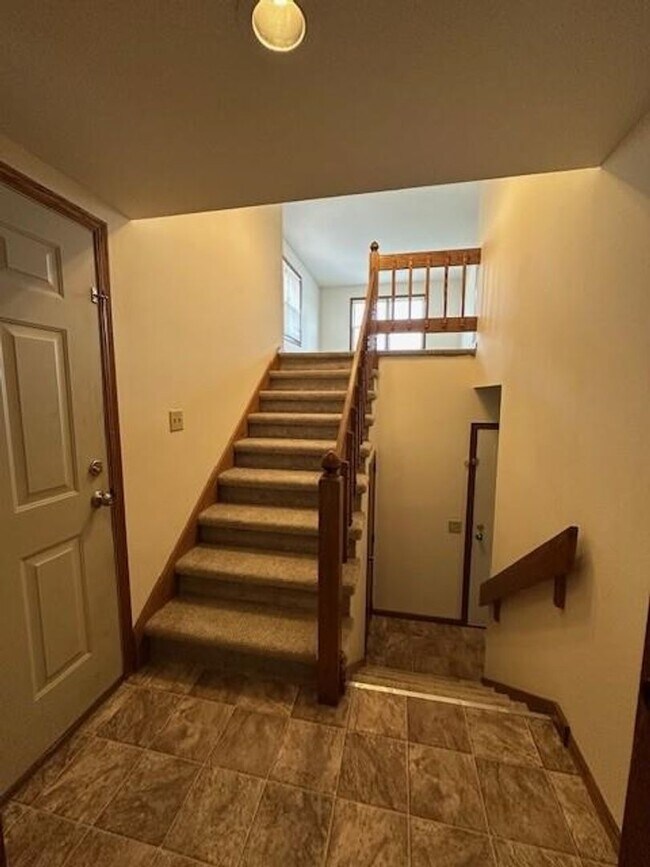 Building Photo - Rustic Dr