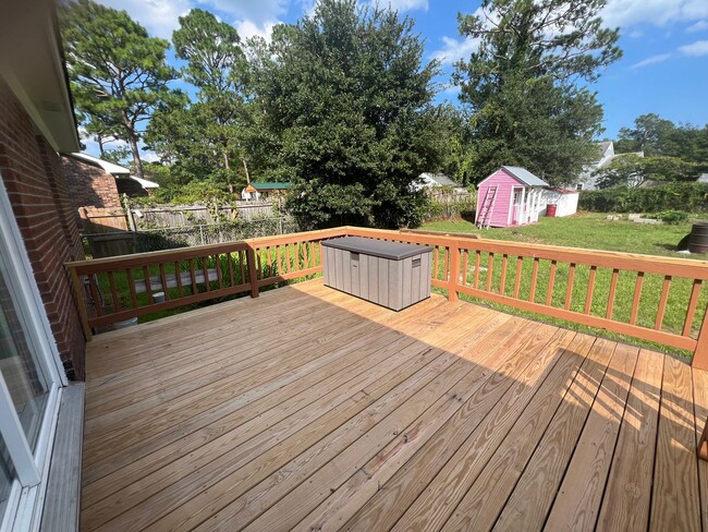 Building Photo - 5300 Dandelion Dr