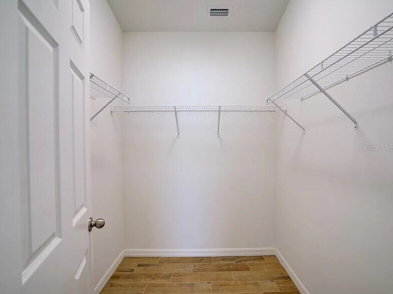 Master Room Walking Closet - 1037 Cass Ave