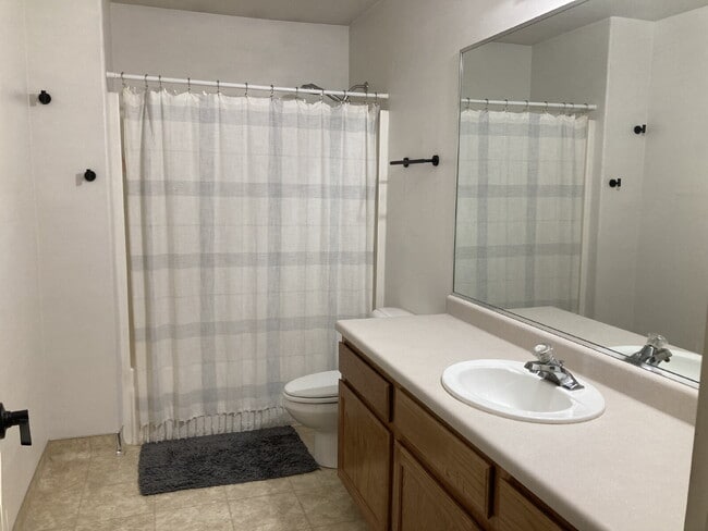 Building Photo - "Charming 2-Bedroom Townhouse with 2 Full ...