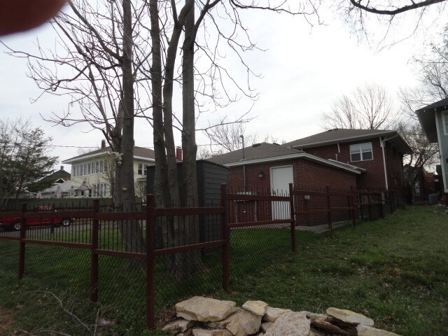 Building Photo - 1026 N Denver Ave