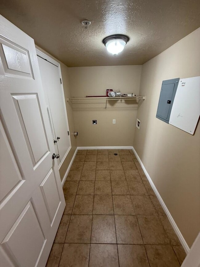 Building Photo - 139 W Ridge Rd