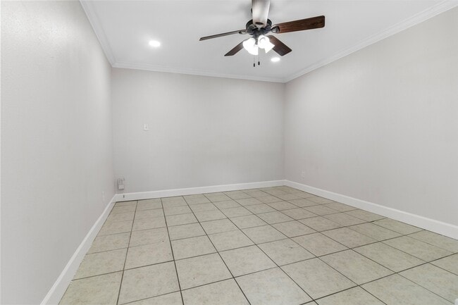 Building Photo - 714 Ogilvie St