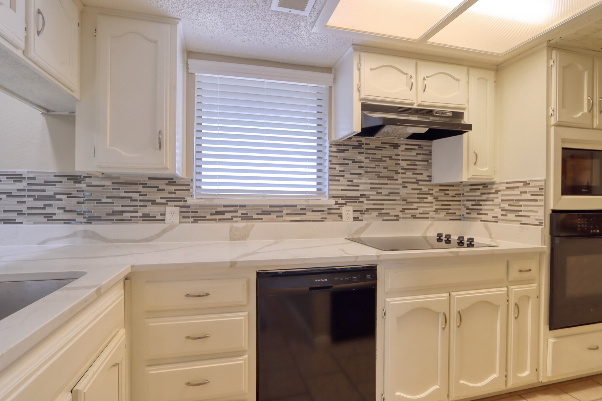 Building Photo - 707 Harbour Town Dr