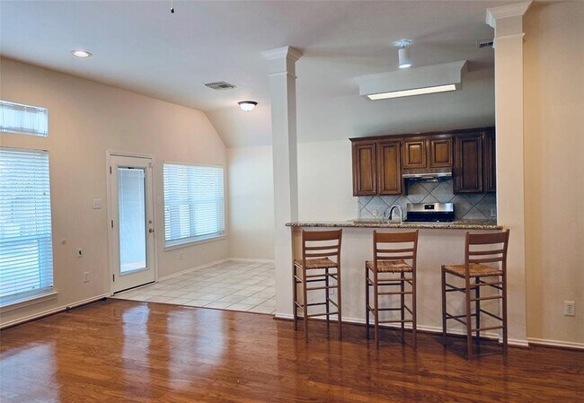 Building Photo - 3519 Chesapeake Ct