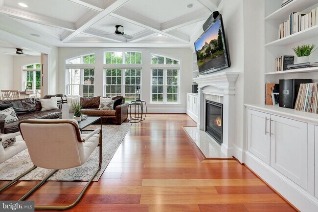 Building Photo - 2233 Van Buren Ct