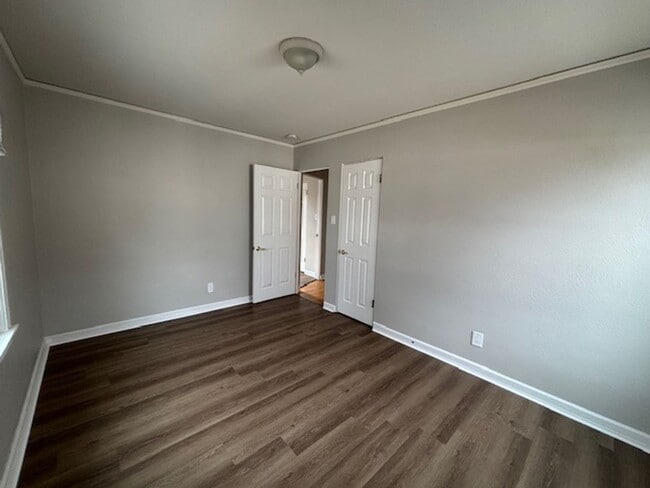 Building Photo - 4 Bedroom 2 Bath House by Frontier Park