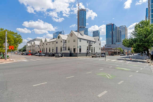 Building Photo - 201 E 4th St