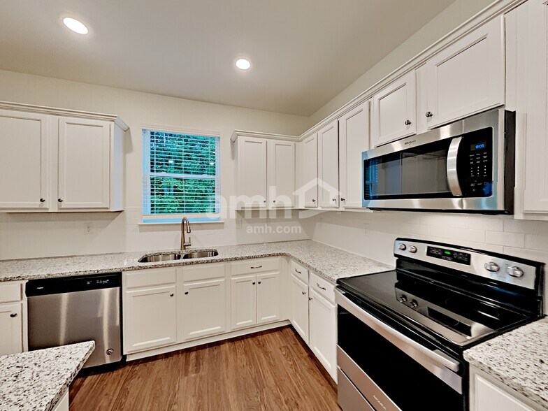 Building Photo - 1920 Brook Enclave Trail