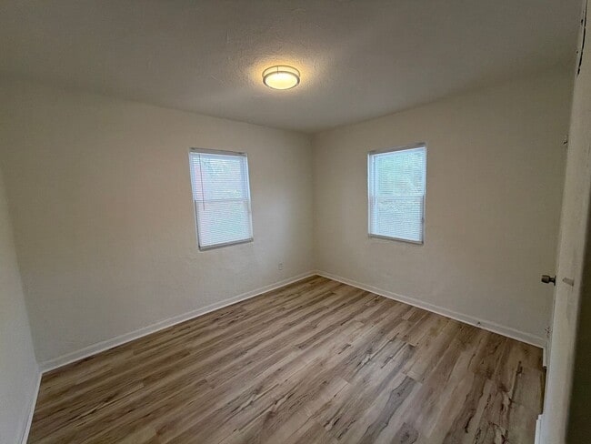 Building Photo - Newly Rehabbed 2 bed in Jennings