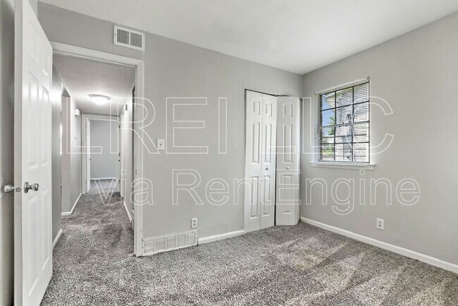 Building Photo - 3811 Carpenter Dr