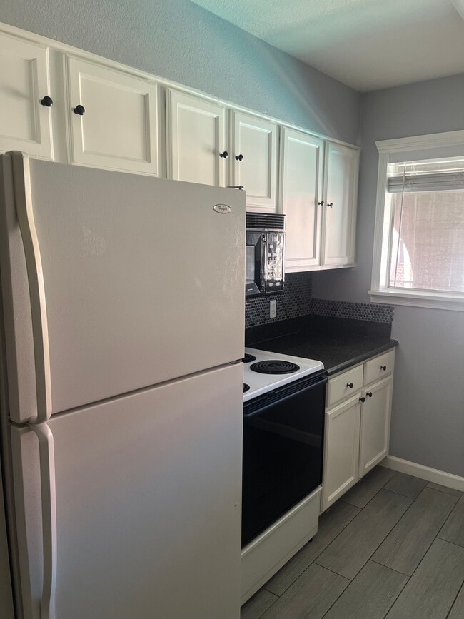 Building Photo - 1650 N 87th Terrace