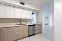 Building Photo - 19101 NE 36th Pl