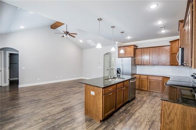 Building Photo - 213 Alder St