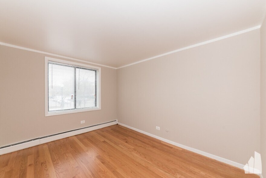 Building Photo - 1515 W Morse Ave