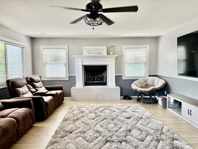 Building Photo - 12768 N Lantern Way