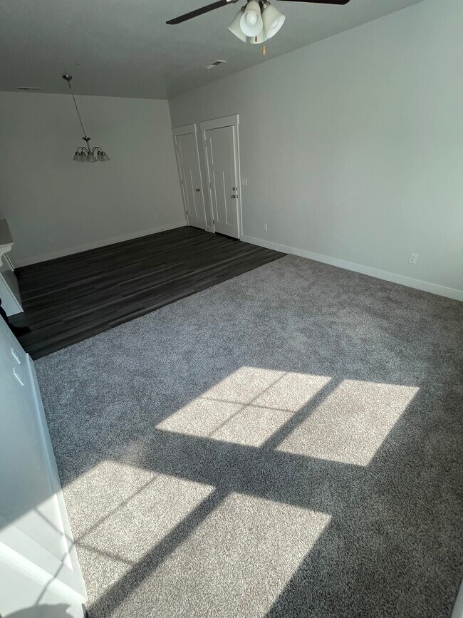 Building Photo - H-204