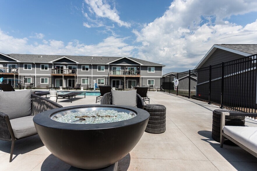 Building Photo - Sawyer Pointe