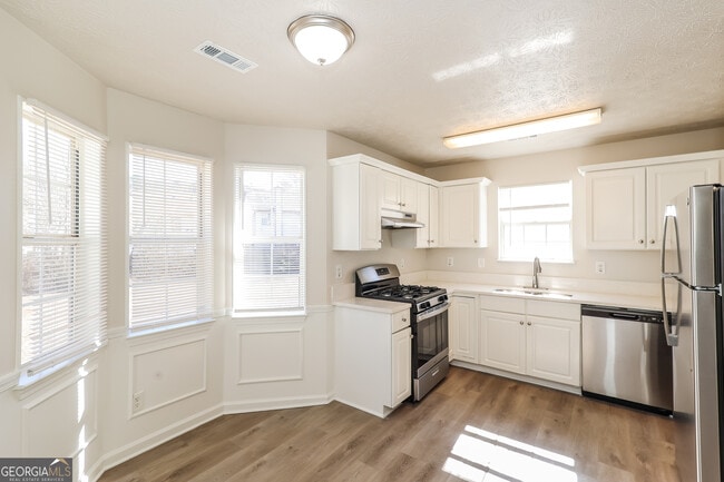 Building Photo - 145 W Village Ct