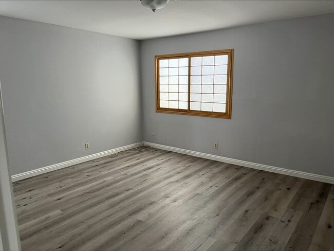 Building Photo - Condo of 3 bedrooms and 2.5 baths in Alhambra