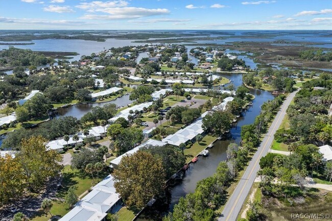 Building Photo - 11310 W Bayshore Dr