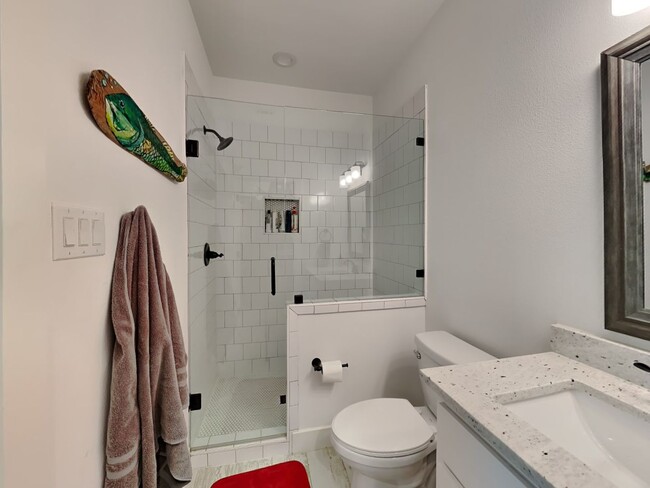 Building Photo - IMMACULATE HOME IN UNIVERSITY HEIGHTS! UPD...