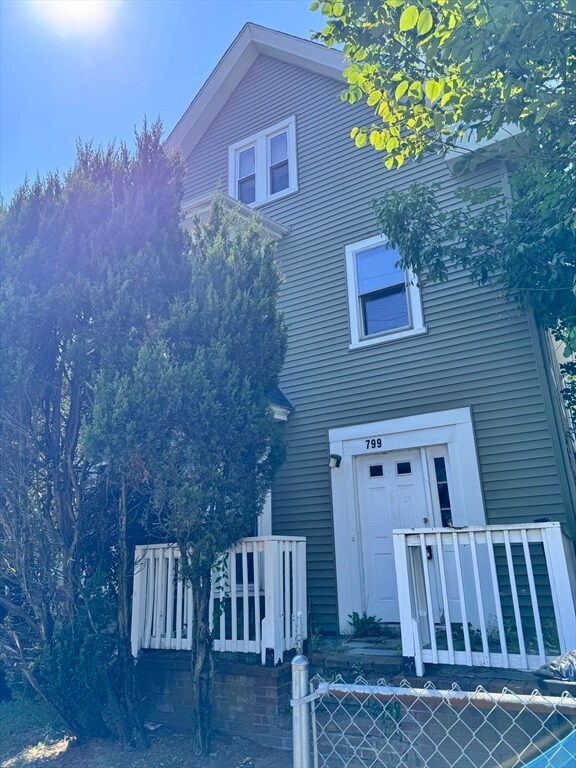 Building Photo - 799 Montello St