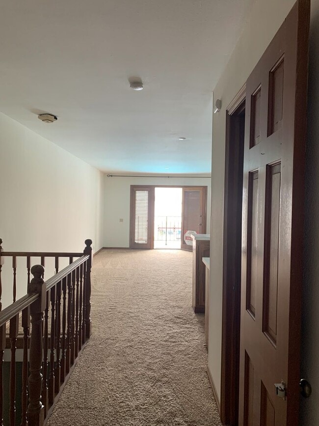 Building Photo - Los Caballeros #008