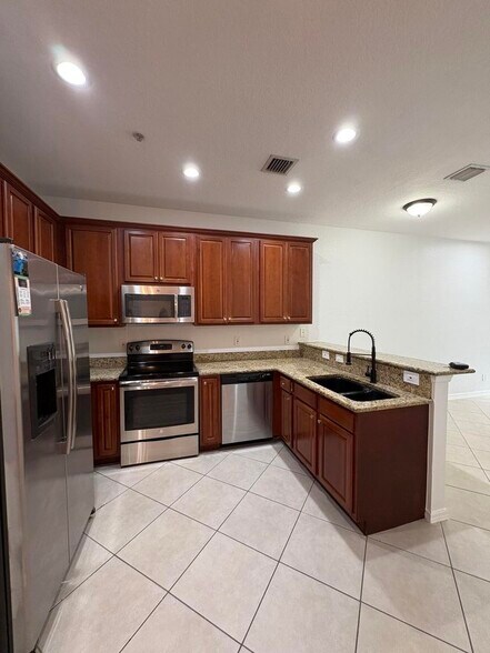 Building Photo - 129 E Bay Cedar Cir