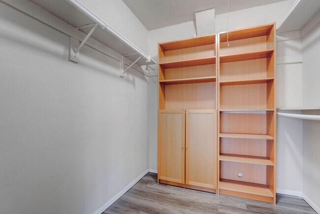 Building Photo - 3111 Bel Air Dr