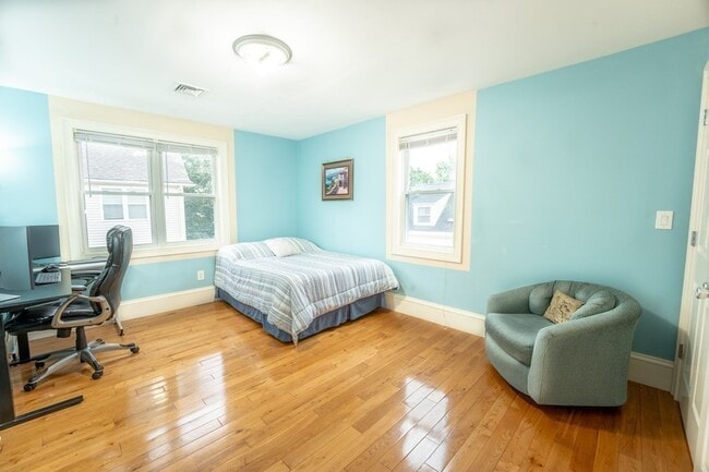 Building Photo - 15 Downer Ct