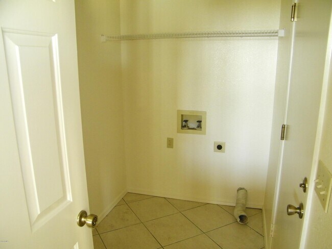 Building Photo - 10533 E Bella Vista Dr