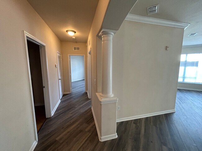 Building Photo - Gardens of Bridgehampton - 3 bedroom - 3 b...