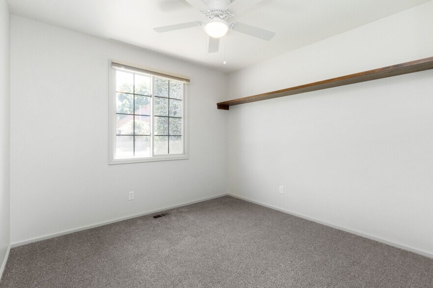 Second bedroom has ceiling fan. - 1956 Promenade Way