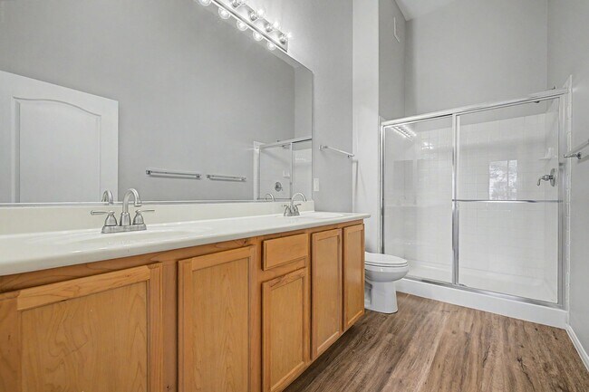 Building Photo - 2 BEDROOM CONDO WITH MOUNTAIN VIEWS!