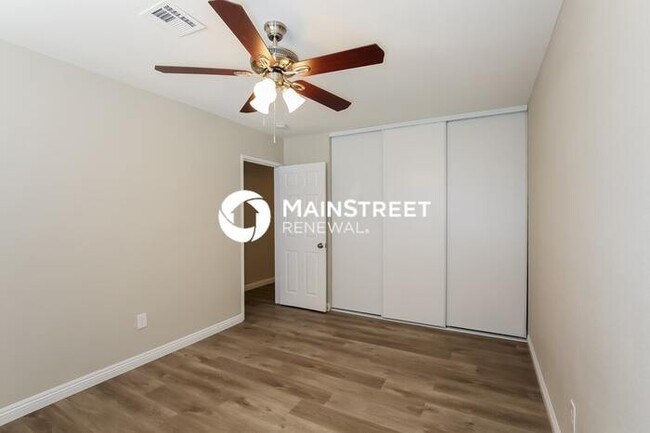 Building Photo - 4 Bedroom Pet-Friendly Home in North Las Vegas, NV with Main Street Renewal