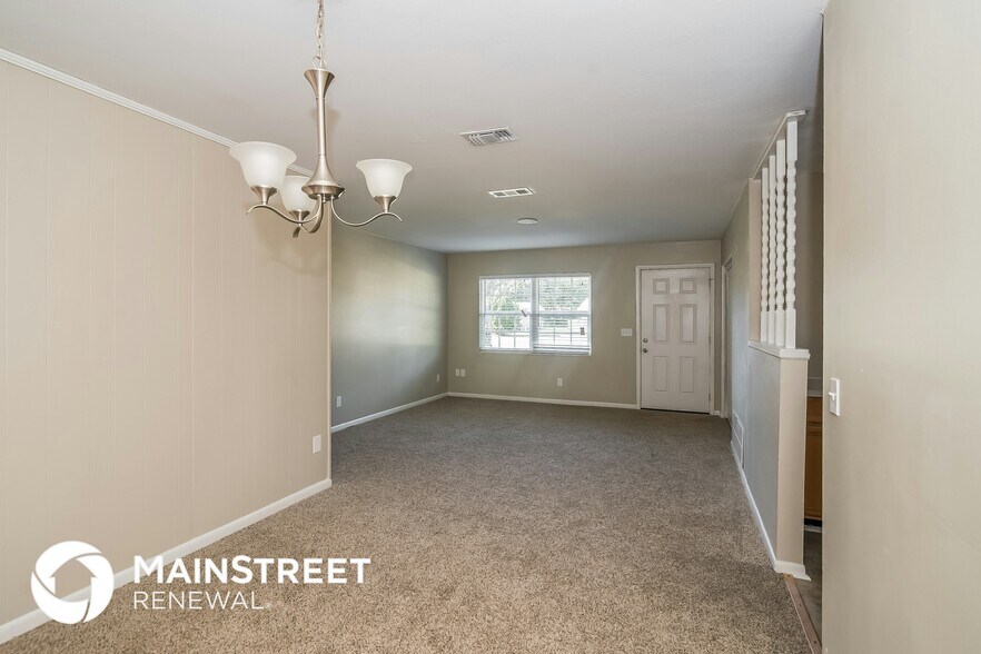 Building Photo - 5027 McManus Dr