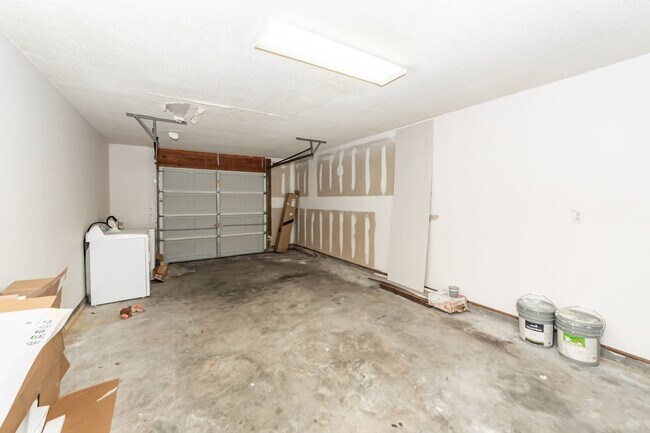 Building Photo - 3347 Walter Dr