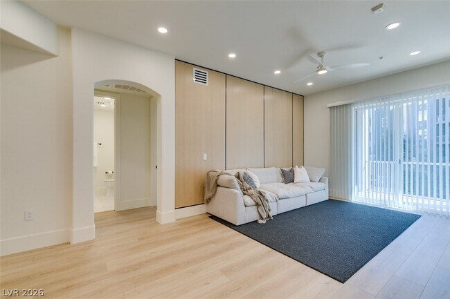 Building Photo - 32 E Serene Ave