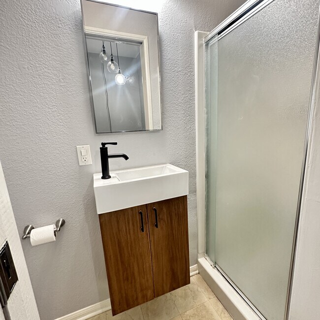 Building Photo - 2649 Villas Way