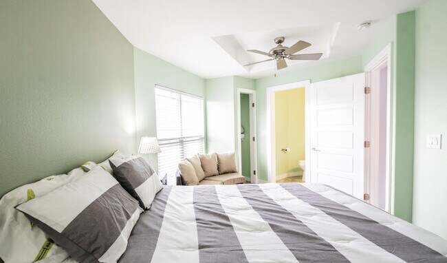 Building Photo - 1923 Eleventh Street-SI ID1023230P