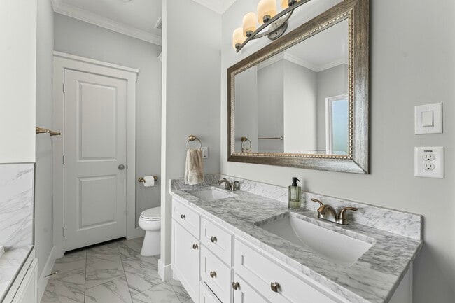 Building Photo - 1105 Fowler St